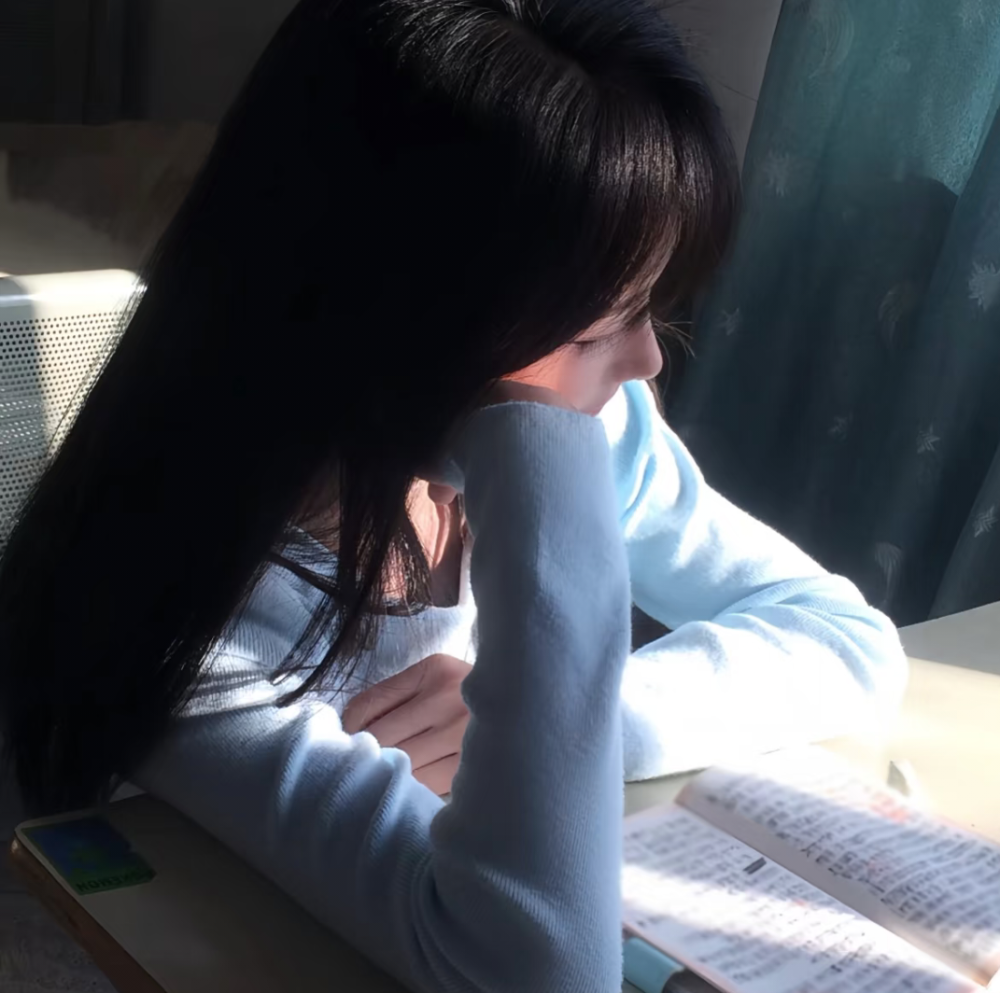 失望和生气是不一样的，生气只不过想被人哄哄，而失望是考虑这段感情存在的意义是表面波澜不惊，然后默默渐行渐远，你以为我在妥协，其实我在告别，没有情绪，就是再见的开始。