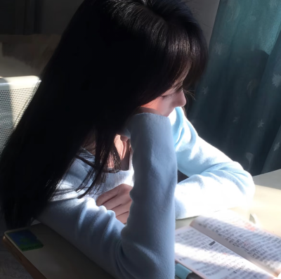 失望和生气是不一样的，生气只不过想被人哄哄，而失望是考虑这段感情存在的意义是表面波澜不惊，然后默默渐行渐远，你以为我在妥协，其实我在告别，没有情绪，就是再见的开始。