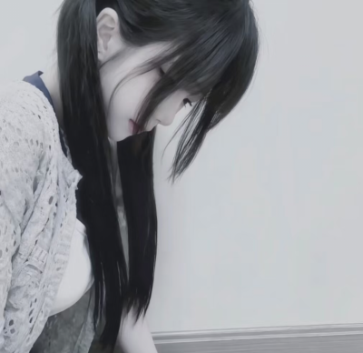 失望和生气是不一样的，生气只不过想被人哄哄，而失望是考虑这段感情存在的意义是表面波澜不惊，然后默默渐行渐远，你以为我在妥协，其实我在告别，没有情绪，就是再见的开始。