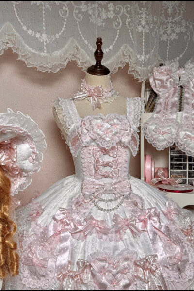 好像可以搭配樱花树下的告白，有点心动这个内搭了，米米嘟
#lo安利 #lo安利娘 #lo裙安利 