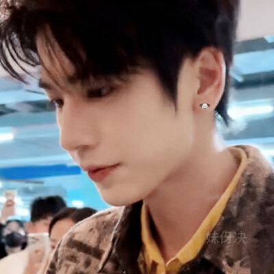 第一次见他 濯濯潇雨吻于我的眉睫