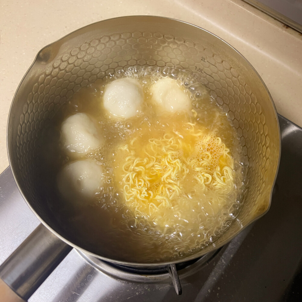 1、意外获得并摄入美丽花朵小蛋糕一枚，猜猜我选了哪个颜色？
2、面饼+鱼丸=猫爪
3、菜地的大滨菊死于2025年夏季的高温干旱。
4、真想把世界上所有可爱小猫咪的头都嗦一遍！
5、杂货铺老板养了两只大鹅。
6、爱吃草莓，爱吃蓝莓。
7、深圳竟然可以种出椰子了，我认为我现在最紧急需要学会的技能是爬树。
8、每年的芍药啊，祝我们每年都能抱住一把芍药仔细欣赏。
9、好好好，老板很会写标语。