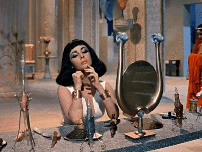 1963年电影《埃及艳后》里的伊丽莎白·泰勒 ​​​