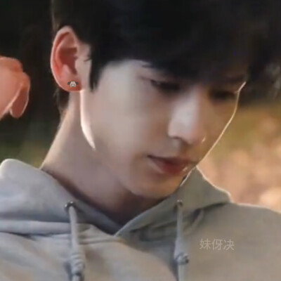 签收一封滞留在经年雨季里已经滋生青藓的情书