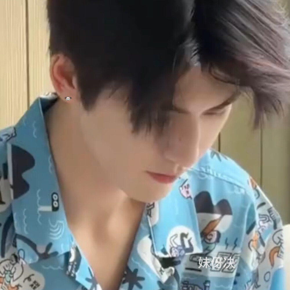 悲鸣的海是无题的诗