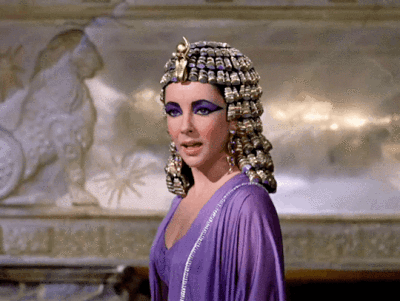 1963年电影《埃及艳后》里的伊丽莎白·泰勒 ​​​