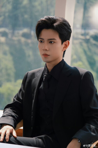 被读心后团宠大小姐人设又崩了
女主时愿愿（石雪婧 饰）穿书到80年代，成为残疾大佬陆远修（黄浩雯 饰）