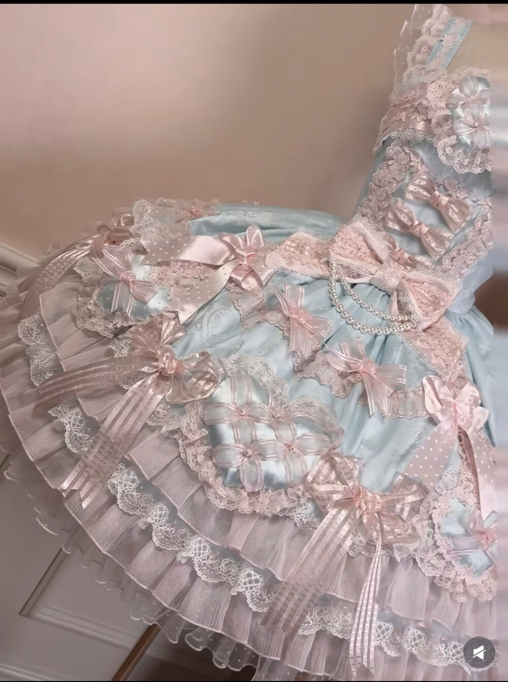 不是，就是这个粉绿都是这么貌美的嘞，超级心动鸭，打算冲这个了
#lo安利 #lolita #lo