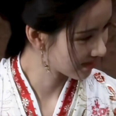 花又开了，花开成海。海又升起，让水淹没。你来了来了，一场生生世世的约会，我不再单独走过秋天