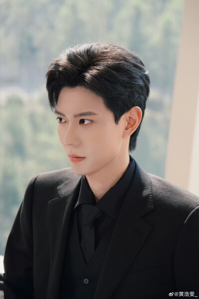 被读心后团宠大小姐人设又崩了
女主时愿愿（石雪婧 饰）穿书到80年代，成为残疾大佬陆远修（黄浩雯 饰）