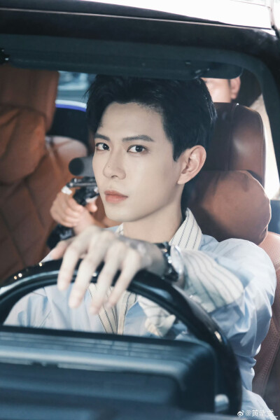 被读心后团宠大小姐人设又崩了
女主时愿愿（石雪婧 饰）穿书到80年代，成为残疾大佬陆远修（黄浩雯 饰）