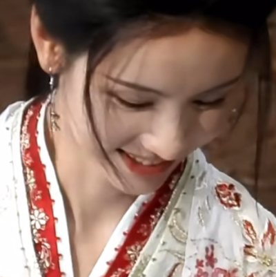 花又开了，花开成海。海又升起，让水淹没。你来了来了，一场生生世世的约会，我不再单独走过秋天