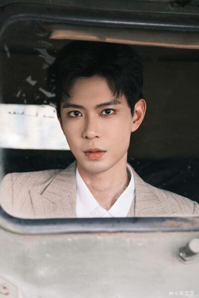 被读心后团宠大小姐人设又崩了
女主时愿愿（石雪婧 饰）穿书到80年代，成为残疾大佬陆远修（黄浩雯 饰）