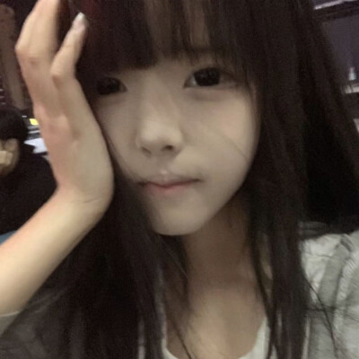 不就亲了你一下 你找人把我齐刘海打歪也太过分了吧