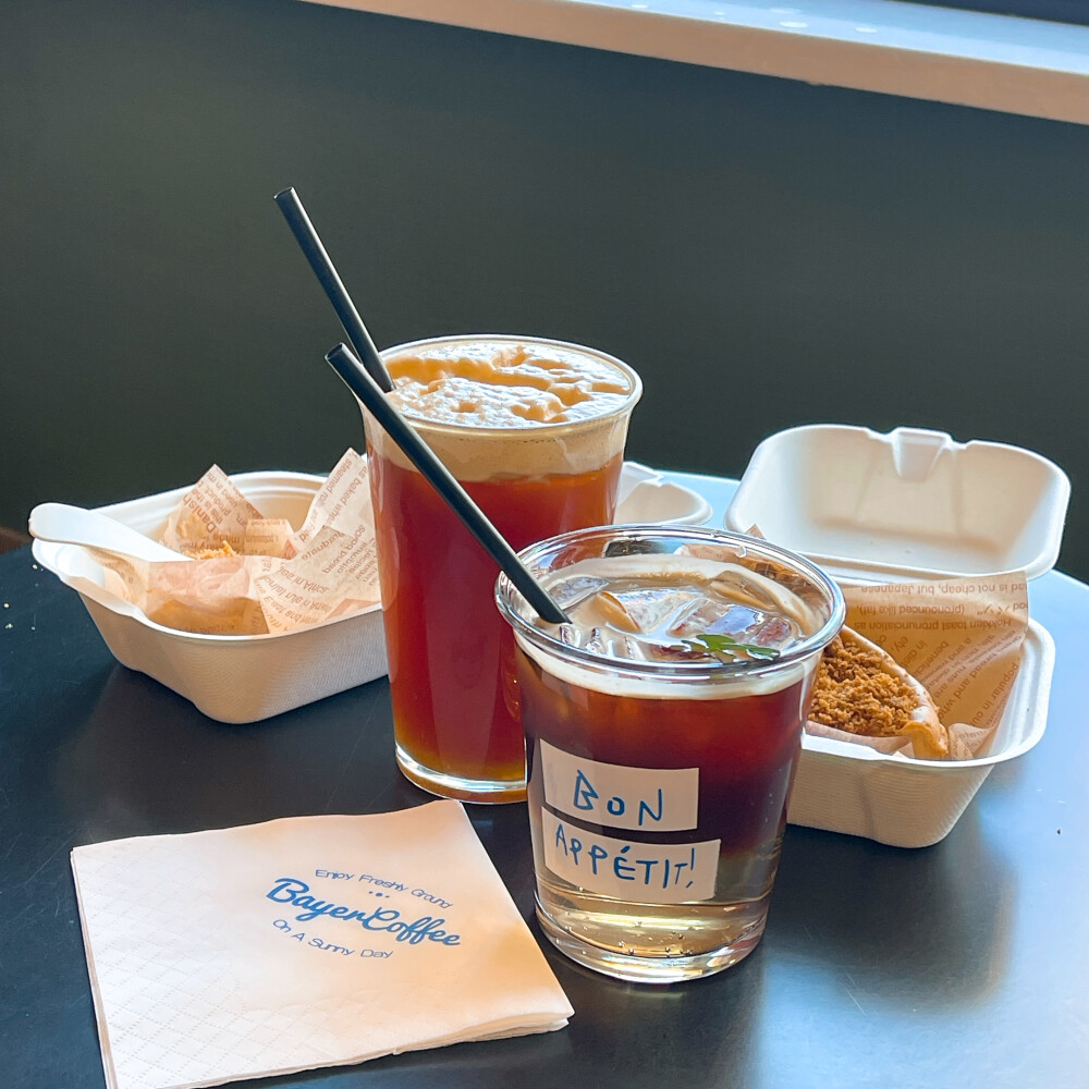 菠萝气泡美式配蓝莓挞，流苏焦糖巴斯克