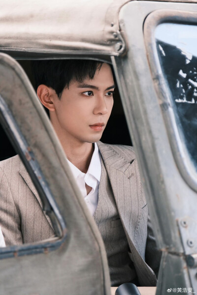 被读心后团宠大小姐人设又崩了
女主时愿愿（石雪婧 饰）穿书到80年代，成为残疾大佬陆远修（黄浩雯 饰）