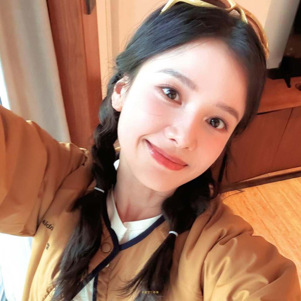 张婧仪
cr.@放空三秒钟