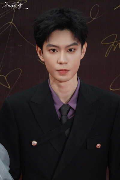 黄浩雯#横店微短剧之夜##横店影视节#
20251102｜横店微短剧之夜红毯