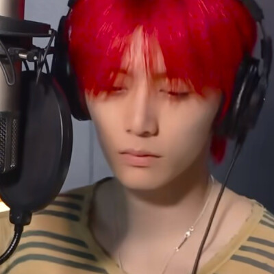 谁呀
恭喜你中大奖了
你才中大奖呢
你全家都中大奖
你以为我强哥那么好忽悠吗啊