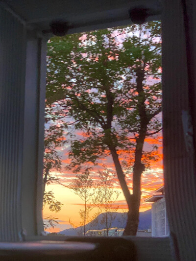 雨天：小清新女头像