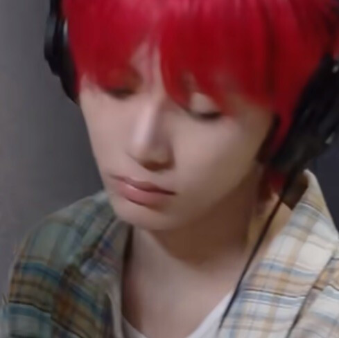 谁呀
恭喜你中大奖了
你才中大奖呢
你全家都中大奖
你以为我强哥那么好忽悠吗啊