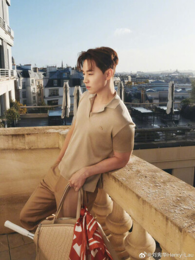 刘宪华Henry-Lau：
巴黎