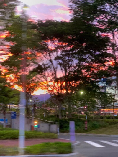 雨天：小清新女头像