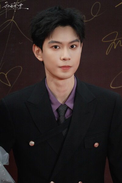 黄浩雯#横店微短剧之夜##横店影视节#
20251102｜横店微短剧之夜红毯