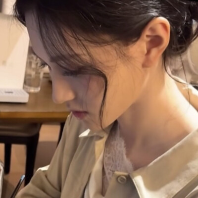 你掌心的痣，我总记得在哪里