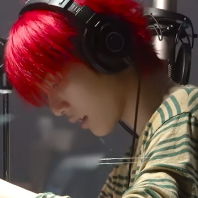 谁呀
恭喜你中大奖了
你才中大奖呢
你全家都中大奖
你以为我强哥那么好忽悠吗啊