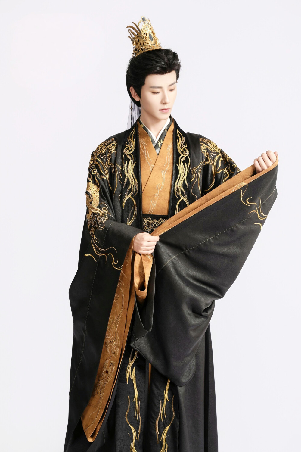 惊鸿鹂影照心舟 况隐舟