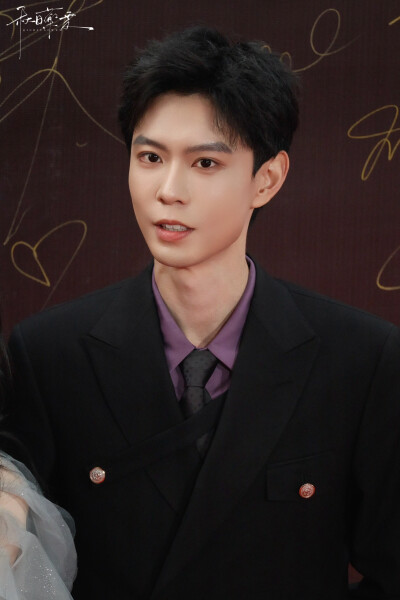 黄浩雯#横店微短剧之夜##横店影视节#
20251102｜横店微短剧之夜红毯