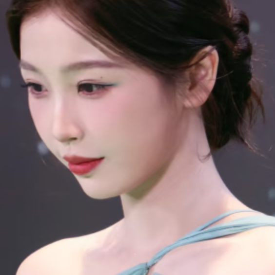 一朵玉兰花，此刻现，不萎