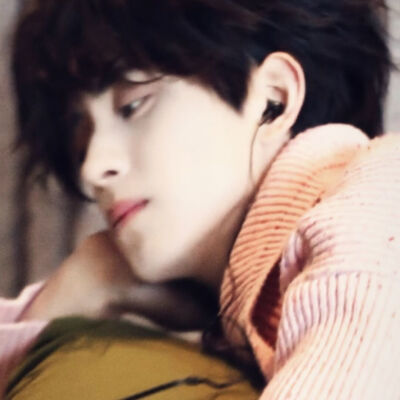 下面向我们走来的是深沉文艺男