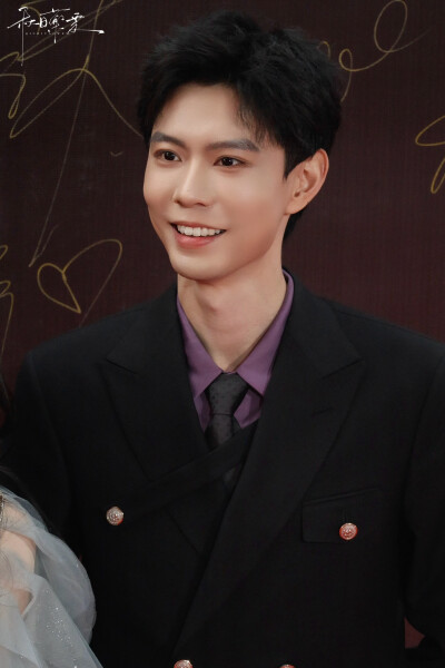 黄浩雯#横店微短剧之夜##横店影视节#
20251102｜横店微短剧之夜红毯