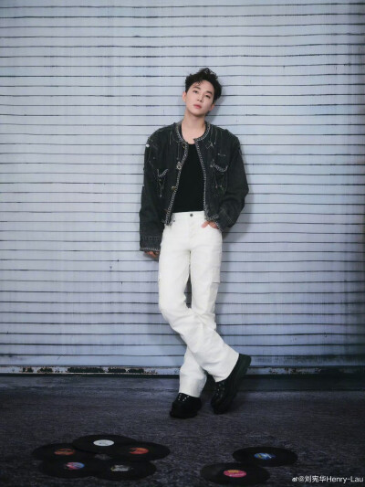 刘宪华Henry-Lau：
谢谢绍兴！！！
#追live日历# ​