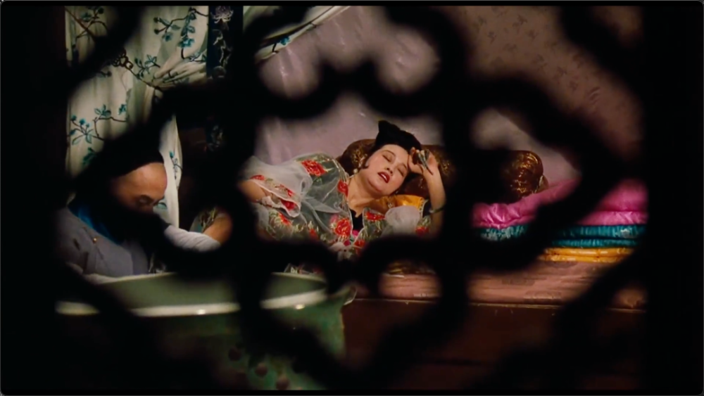 
刘晓庆饰西宫圣母皇太后慈禧
