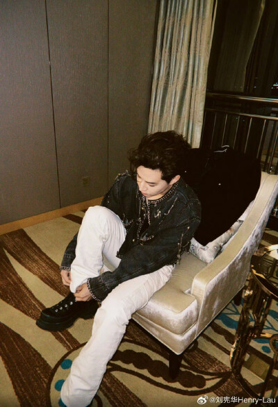 刘宪华Henry-Lau：
谢谢绍兴！！！
#追live日历# ​