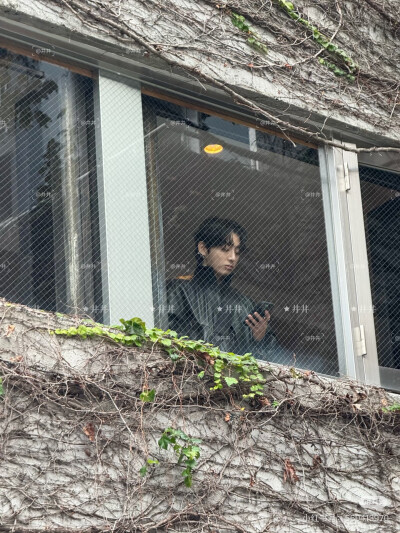 田柾国
cr xhs井井摄影工作室