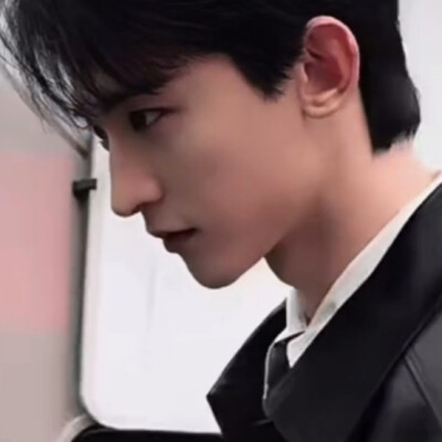 焦律今天大概就是皮衣男神风吧