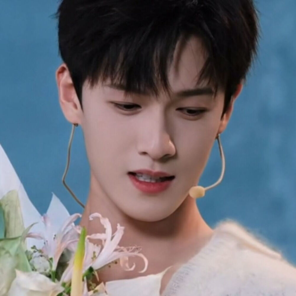 拍过我的人走前还留了吻