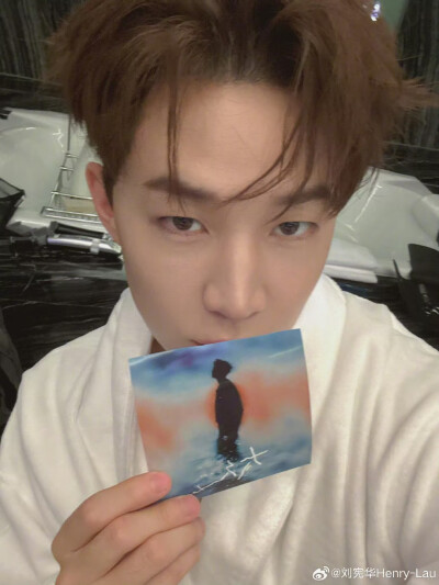 刘宪华Henry-Lau：
新歌都听了吗？
一会《太久》首舞台见