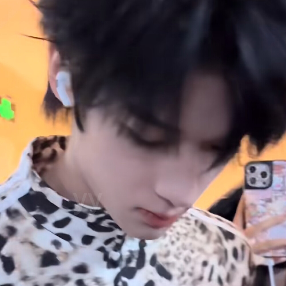 小伙子你咋这么帅