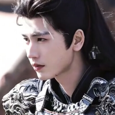 长得跟小白脸似的