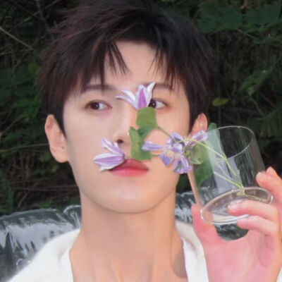 拍过我的人走前还留了吻