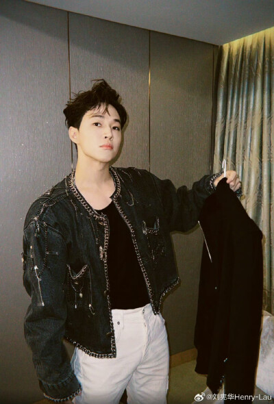 刘宪华Henry-Lau：
谢谢绍兴！！！
#追live日历# ​