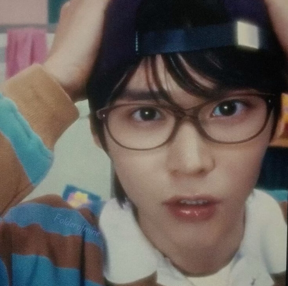 在我三年级时妈妈和我说戴眼镜没一个好欧巴，技术宅排一等