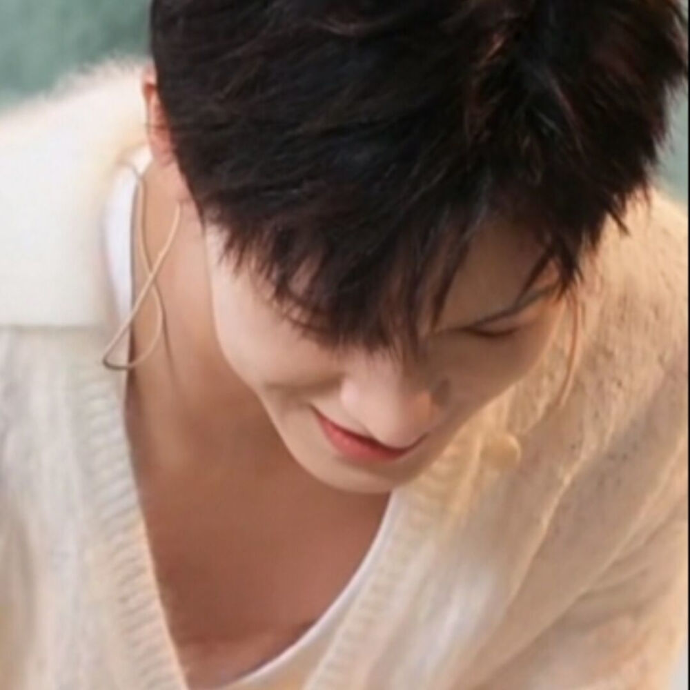 拍过我的人走前还留了吻