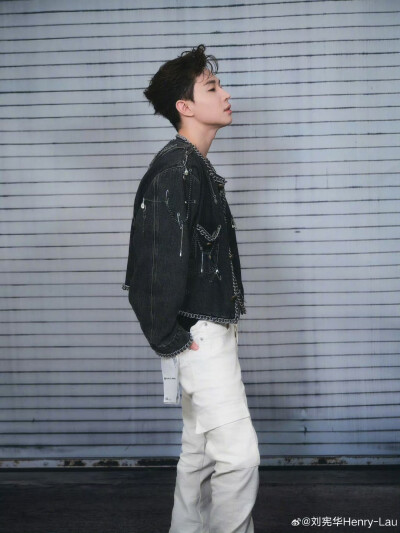 刘宪华Henry-Lau：
谢谢绍兴！！！
#追live日历# ​