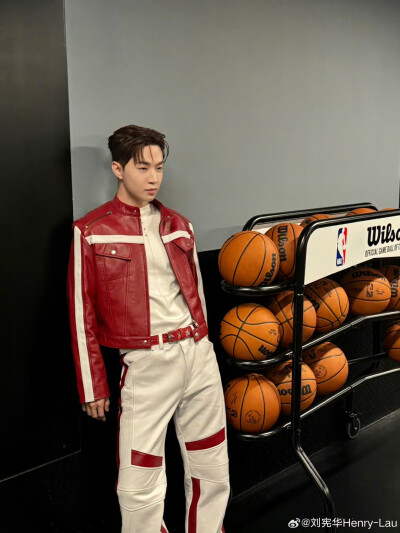 刘宪华Henry-Lau：
今天是灌篮高手。